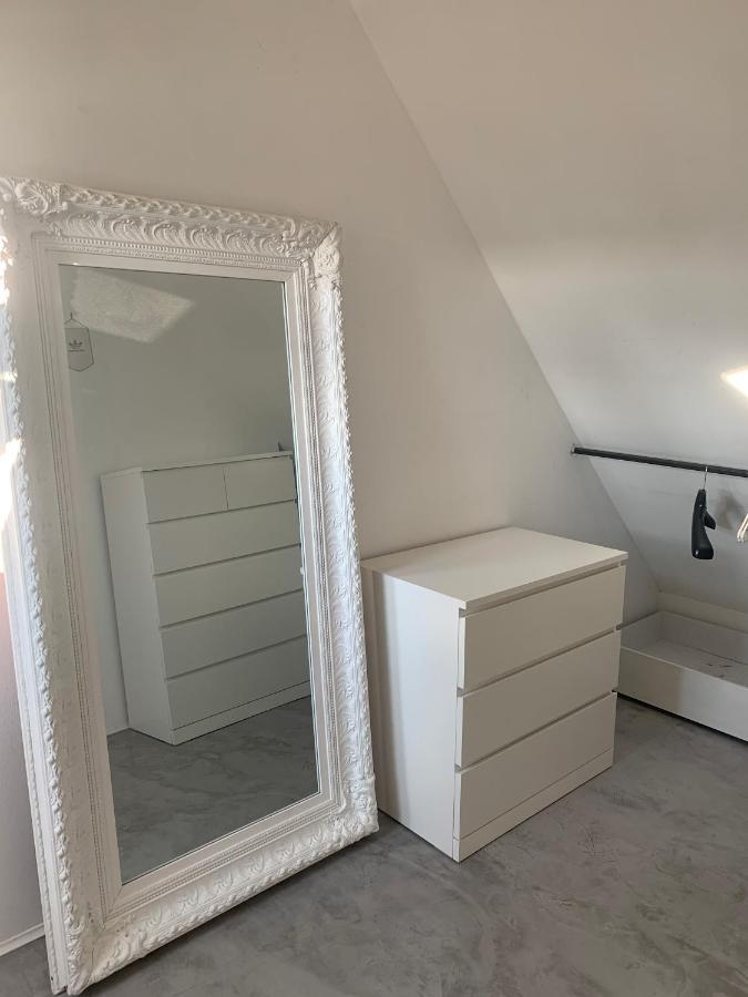 Schoene Dachgeschoss-Maisonette Wohnung Munich Exterior photo
