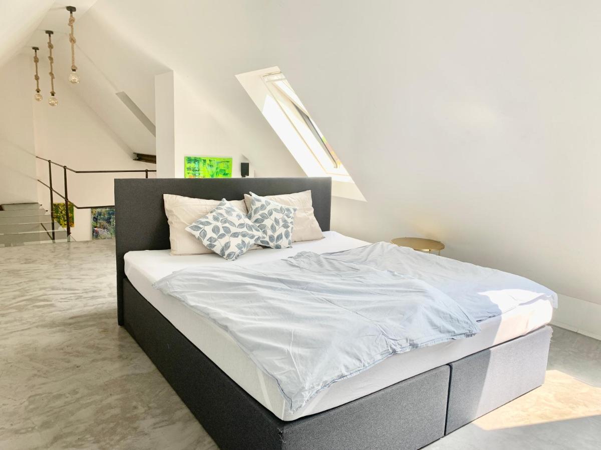 Schoene Dachgeschoss-Maisonette Wohnung Munich Exterior photo