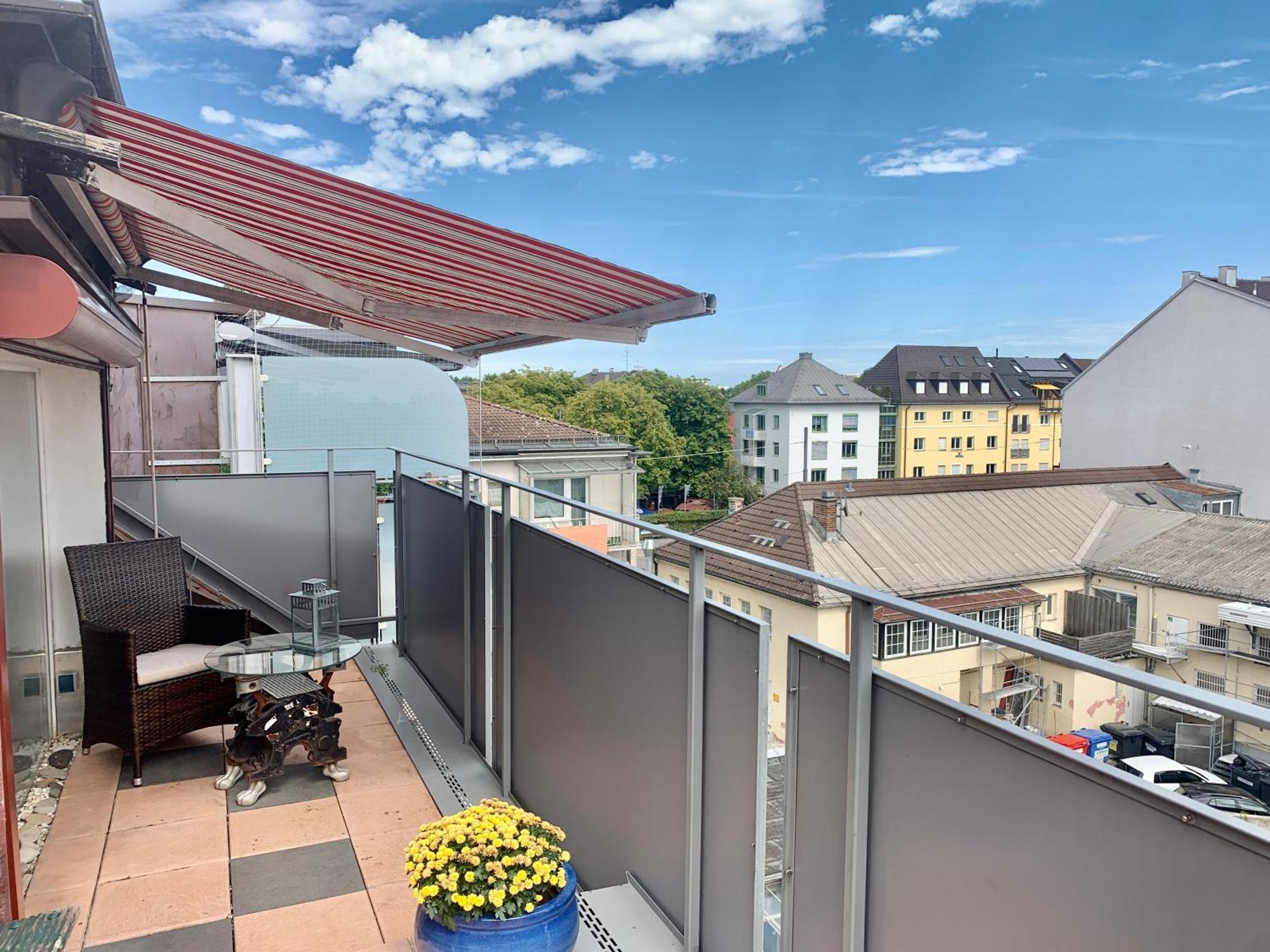 Schoene Dachgeschoss-Maisonette Wohnung Munich Exterior photo