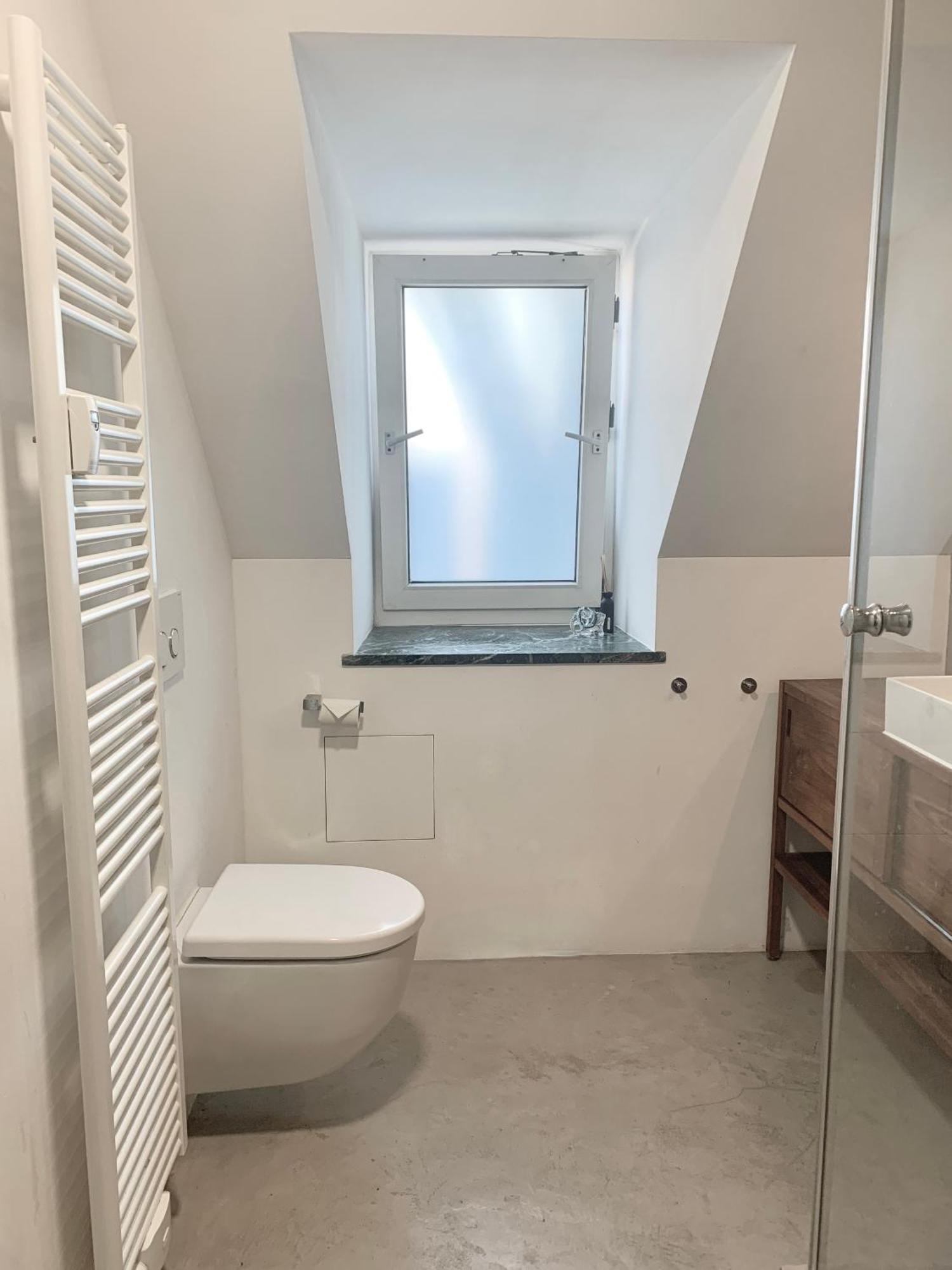 Schoene Dachgeschoss-Maisonette Wohnung Munich Exterior photo